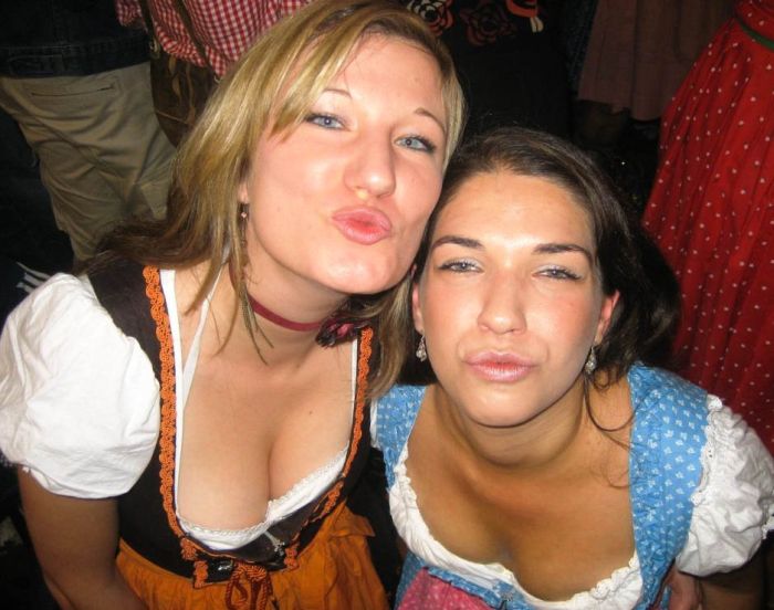 Girls of Oktoberfest 2011 (75 pics)