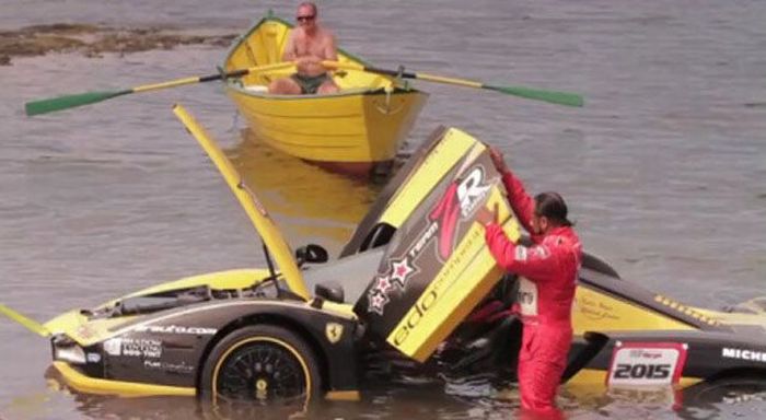$1.5 Million Ferrari Enzo Crash (16 pics + video)