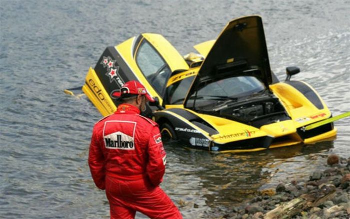 $1.5 Million Ferrari Enzo Crash (16 pics + video)