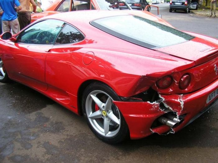 Epic Ferrari With The Empty Tank Crash (6 pics)