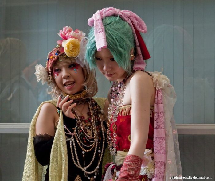 Awesome Cosplay of TGS 2011 (60 pics)