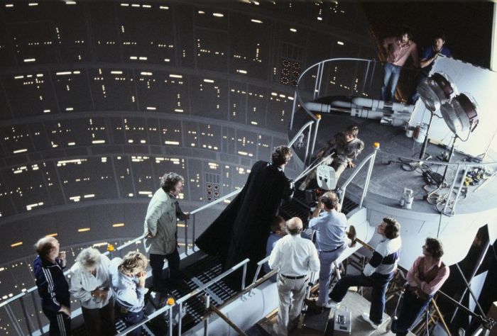 Behind the Scenes of the Famous Movies. Part 2 (59 pics)