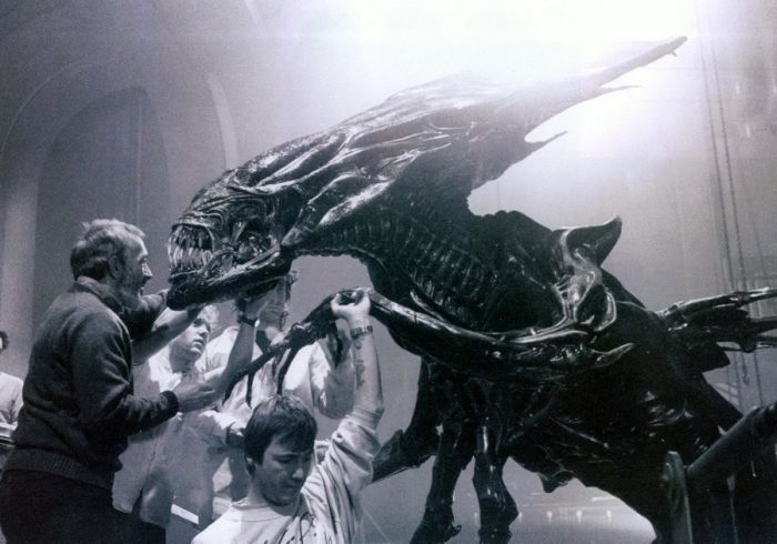 Behind the Scenes of the Famous Movies. Part 2 (59 pics)