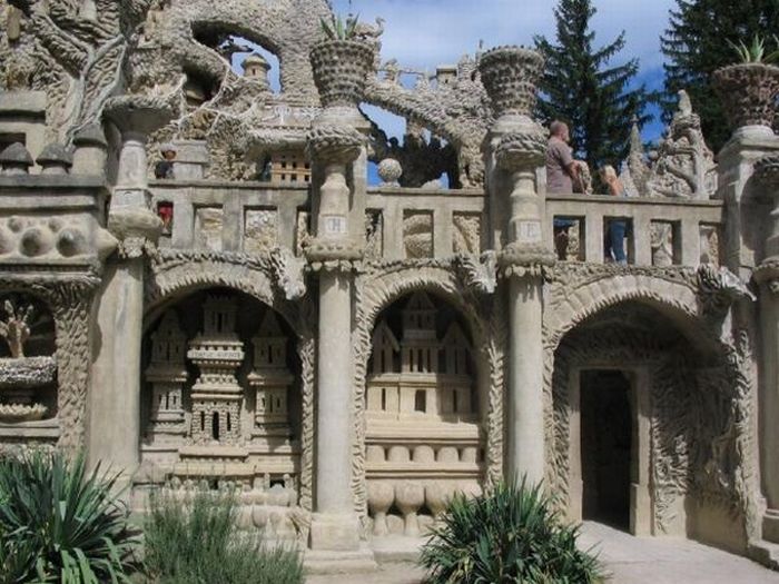 French Dude Spent 33 Years to Build Awesome Palace (25 pics)