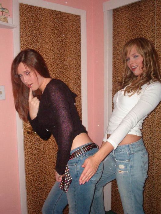 Cute Party Girls Grabbing Each Other (39 pics)