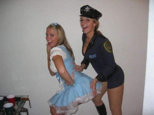 Cute Party Girls Grabbing Each Other (39 pics)