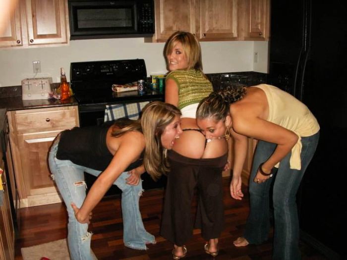 Cute Party Girls Grabbing Each Other (39 pics)