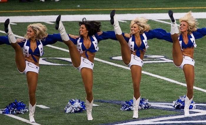 Sexy Cheerleaders High Kicking (51 pics)