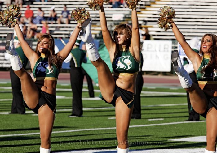 Sexy Cheerleaders High Kicking (51 pics)