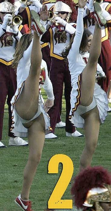 Sexy Cheerleaders High Kicking (51 pics)