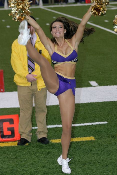 Sexy Cheerleaders High Kicking (51 pics)