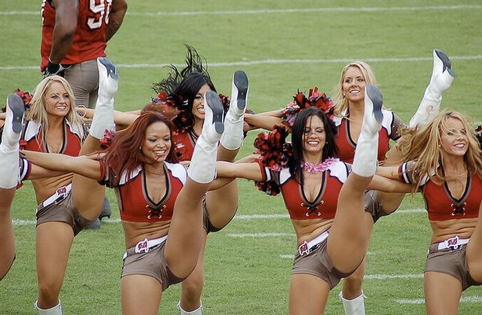 Sexy Cheerleaders High Kicking (51 pics)