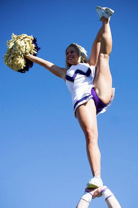 Sexy Cheerleaders High Kicking 51 Pics 