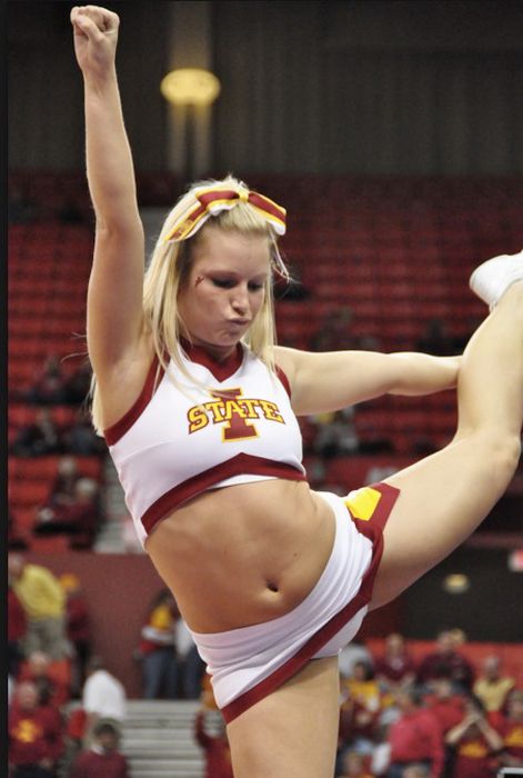 Sexy Cheerleaders High Kicking (51 pics)