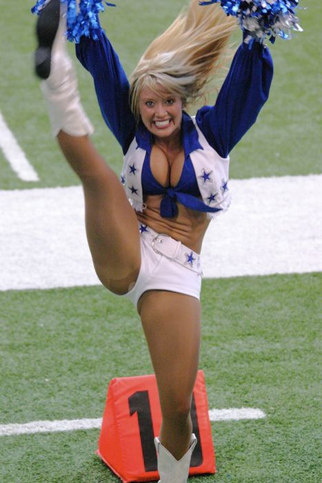 Sexy Cheerleaders High Kicking (51 pics)