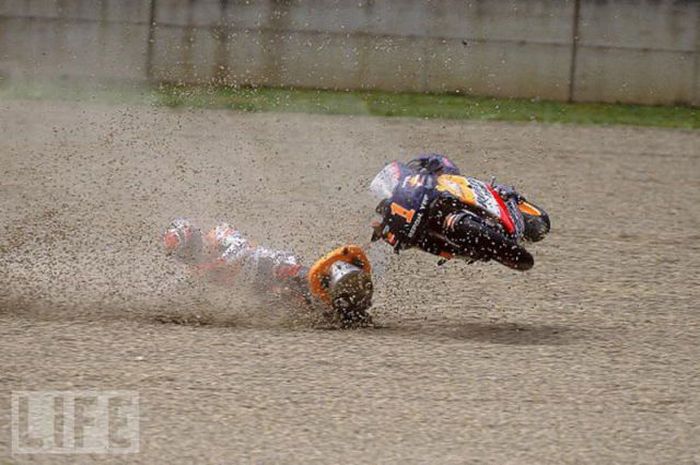 Motorbike Falls. Part 2 (31 pics)