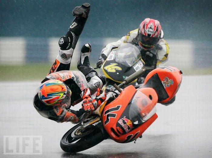 Motorbike Falls. Part 2 (31 pics)