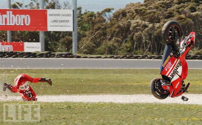 Motorbike Falls. Part 2 (31 pics)