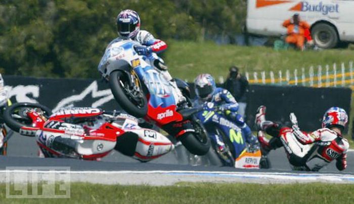 Motorbike Falls. Part 2 (31 pics)
