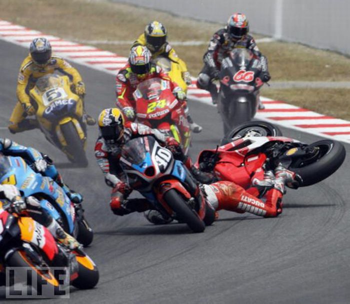 Motorbike Falls. Part 2 (31 pics)