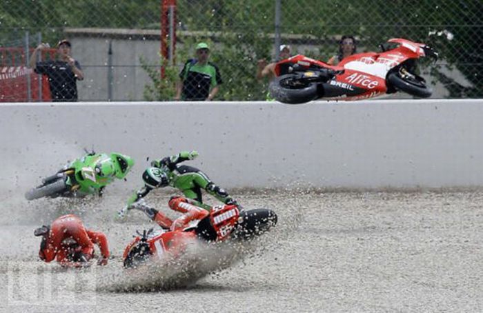 Motorbike Falls. Part 2 (31 pics)