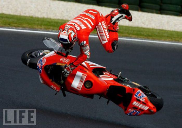 Motorbike Falls. Part 2 (31 pics)