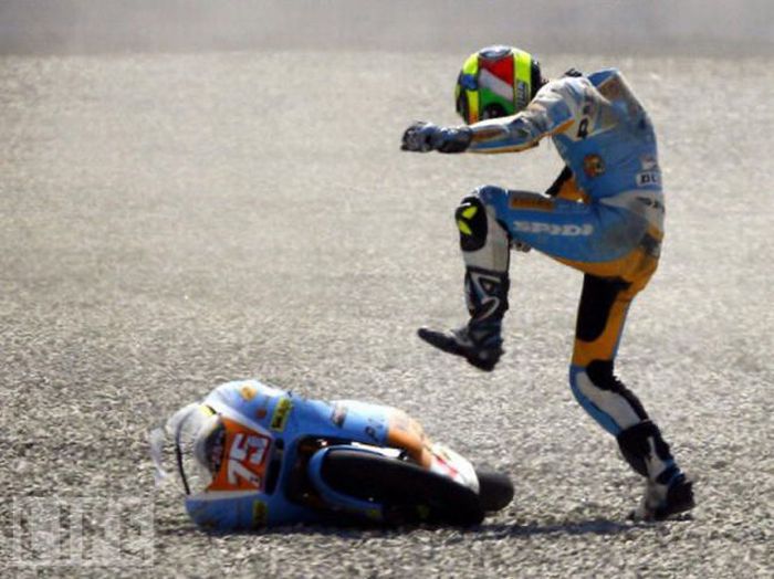 Motorbike Falls. Part 2 (31 pics)