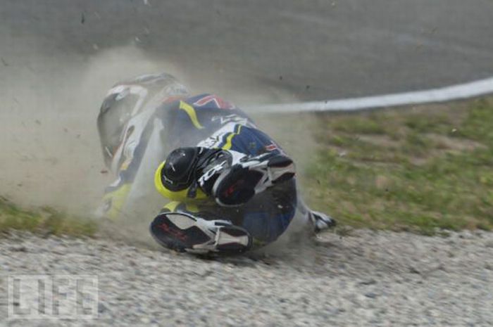 Motorbike Falls. Part 2 (31 pics)