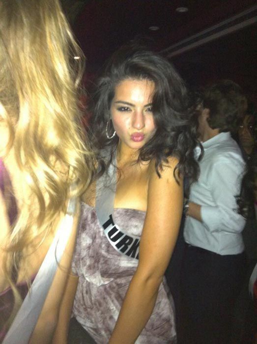 Funny Faces by Miss Universe Contestants (28 pics)