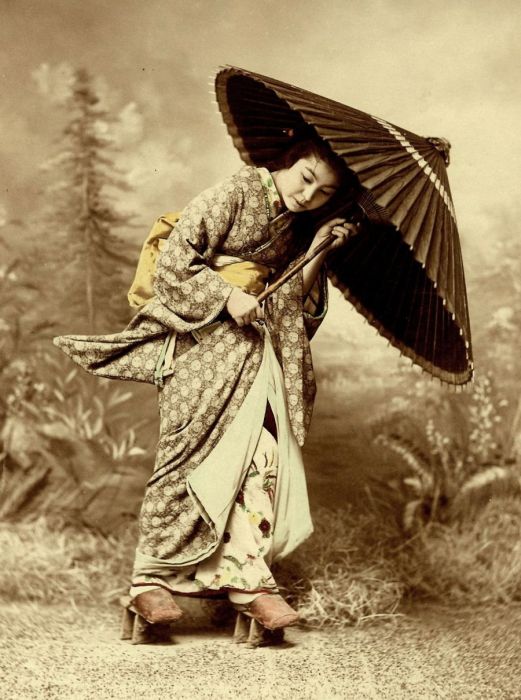 Vintage Photos Of Japanese Geisha (18 Pics)