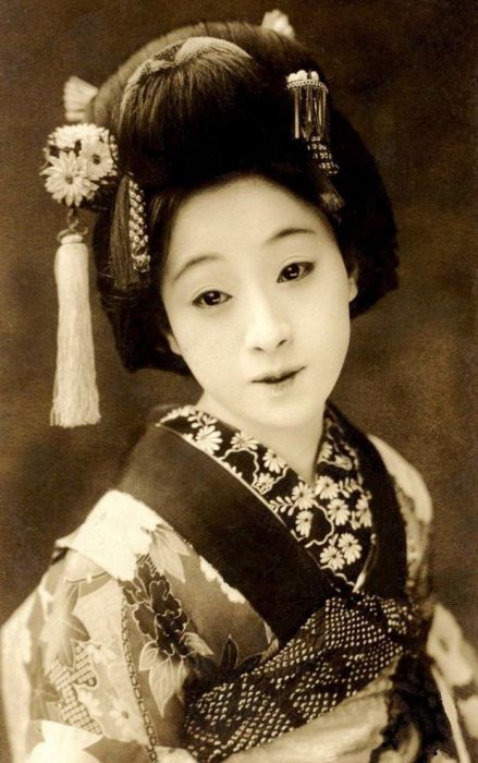 Vintage Photos of Japanese Geisha (18 pics)