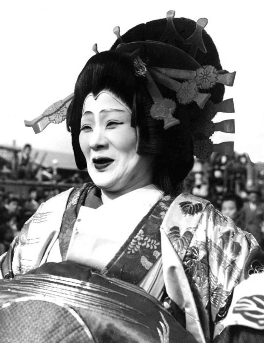 Vintage Photos of Japanese Geisha (18 pics)