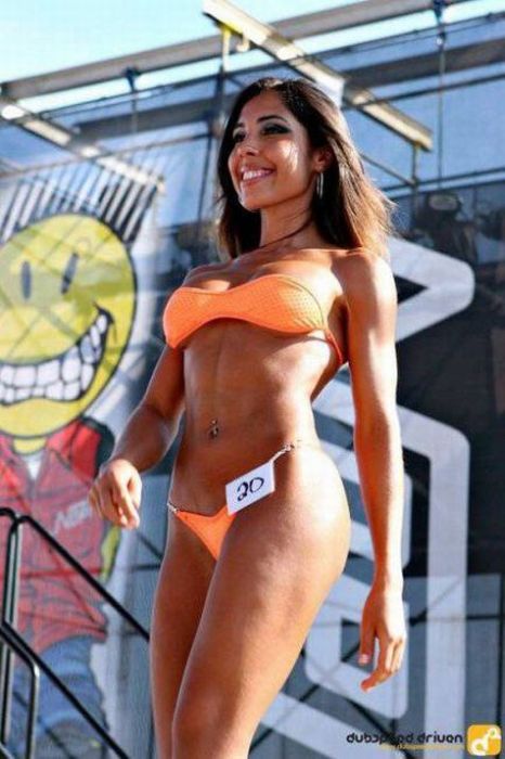 Bikini Contest (70 pics)