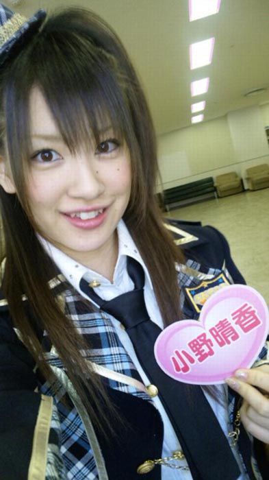 Girl with Vampire Teeth (15 pics )