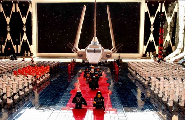 Arrival of the Emperor in Lego (19 pics)