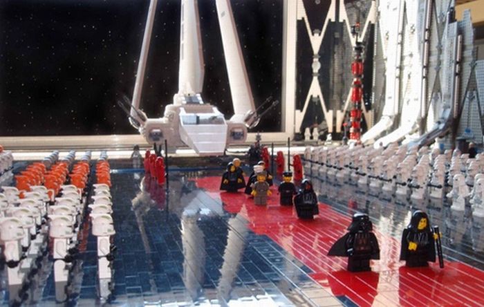 Arrival of the Emperor in Lego (19 pics)