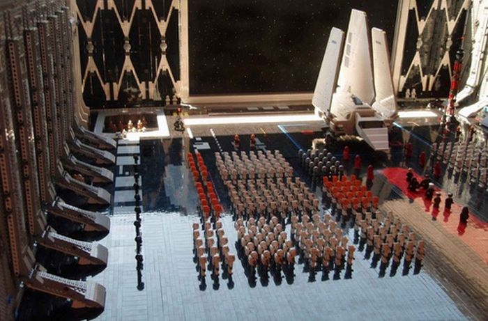 Arrival of the Emperor in Lego (19 pics)