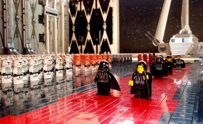 Arrival of the Emperor in Lego (19 pics)