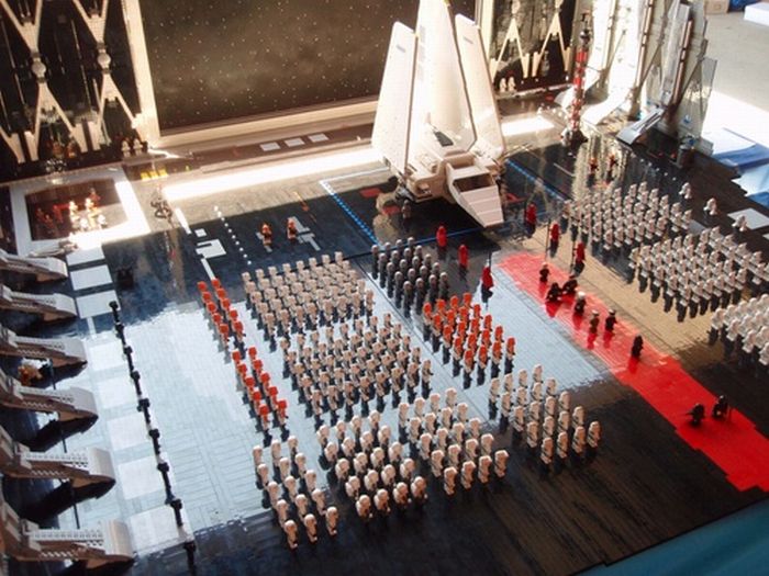 Arrival of the Emperor in Lego (19 pics)
