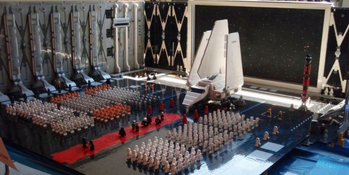 Arrival of the Emperor in Lego (19 pics)