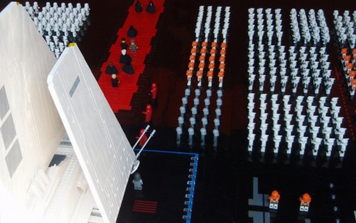 Arrival of the Emperor in Lego (19 pics)