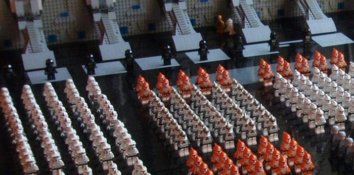 Arrival of the Emperor in Lego (19 pics)