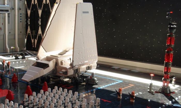 Arrival of the Emperor in Lego (19 pics)
