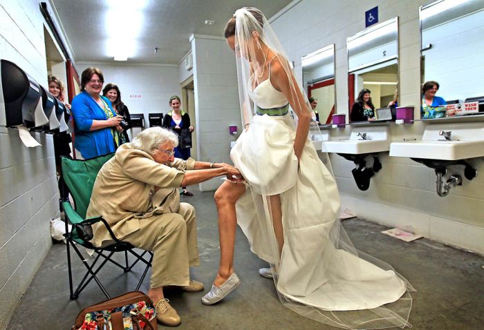 Wedding Ceremony on a Roller Coaster (14 pics)
