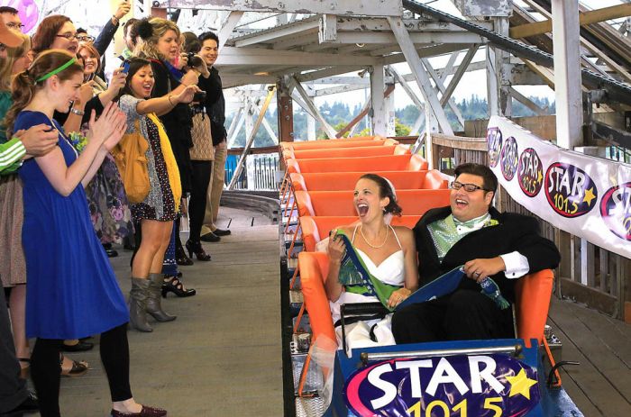 Wedding Ceremony on a Roller Coaster (14 pics)