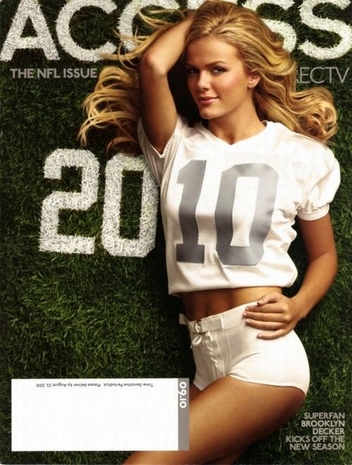 Famous Girls Wearing Sports Jerseys (15 pics)