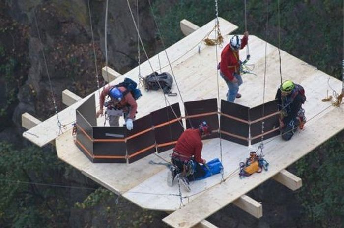 The Most Extreme Hot Tub Ever (30 pics)
