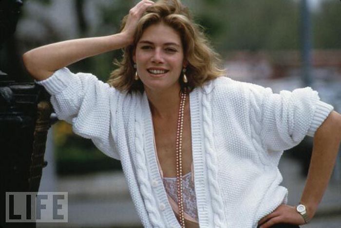 The Hottest 80s Girls Then and Now (62 pics)