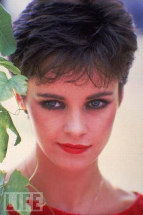 The Hottest 80s Girls Then and Now (62 pics)