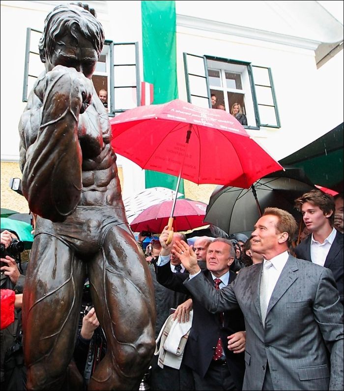 Arnold Schwarzenegger Visited Arnold Schwarzenegger Museum (12 pics)